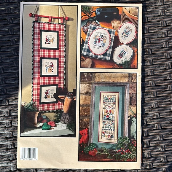 Leisure Arts Crafts Books, Lot of 3, Crosstich, Christmas, Crochet - Picture 5 of 7